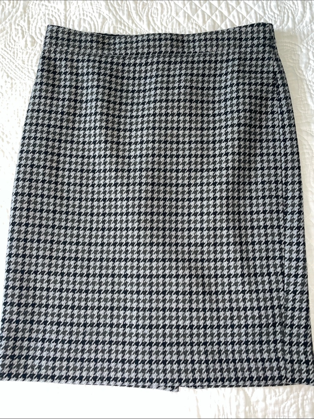 J. Crew Houndstooth Pencil Skirt - Black and White. Wool Blend. Lined. Size 2